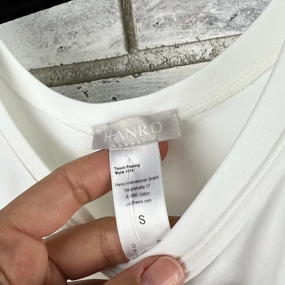 Hanro | Black and White Tanks - Picture 5 of 14